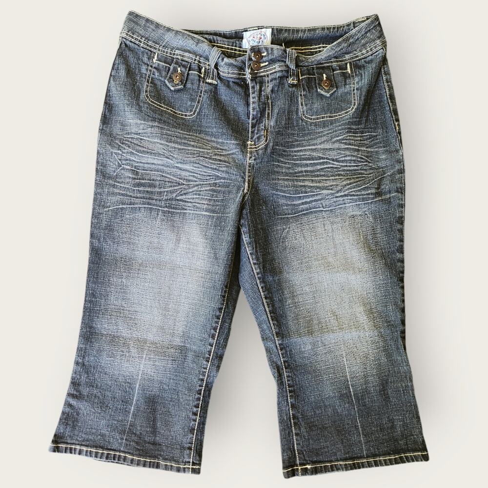 Carolina Blues Capris Women's Size 14 faded blue denim High-rise